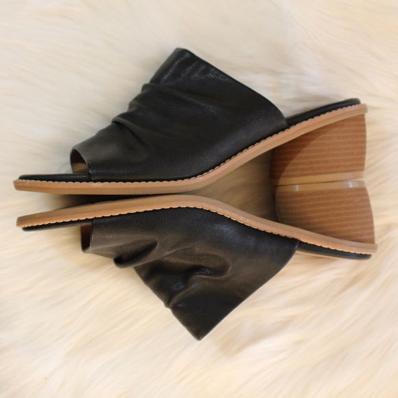 EuroSoft by Sofft, black Corley open toe slide sandals - Picture 6 of 12